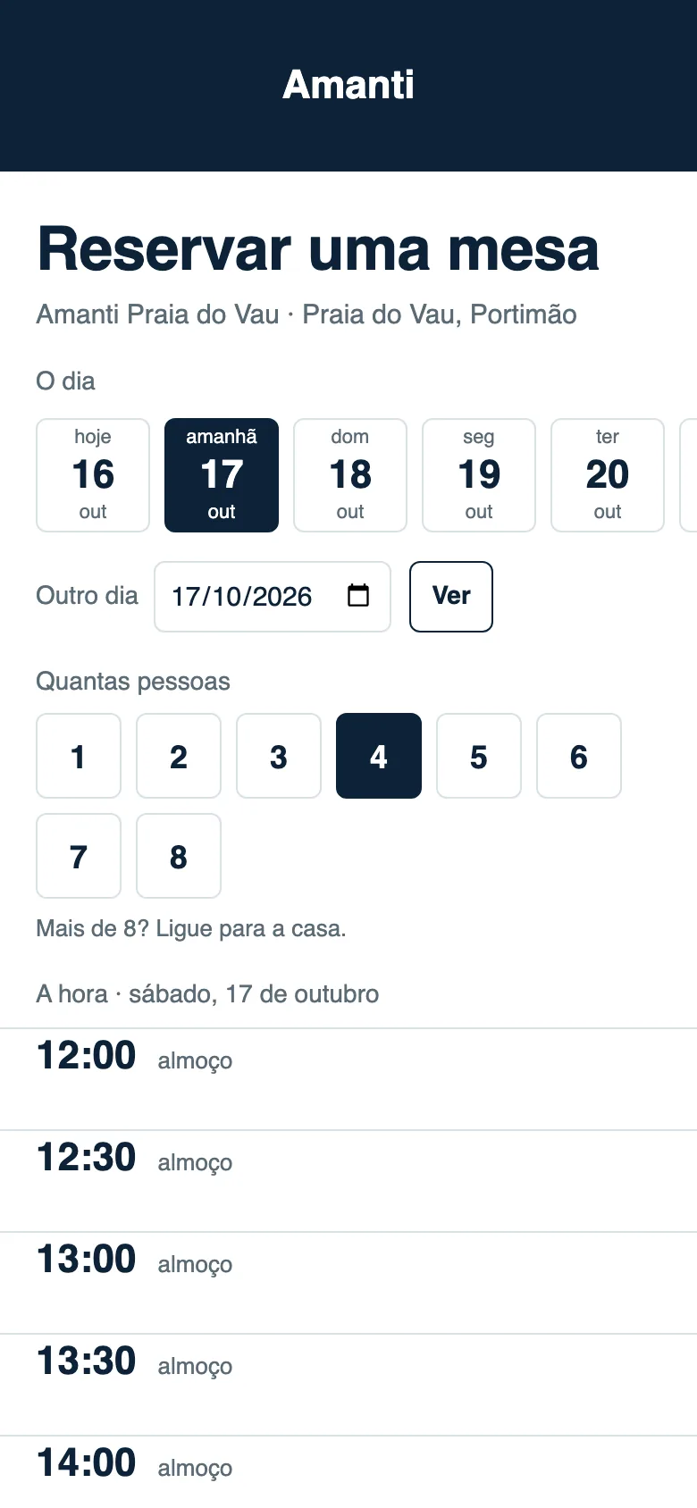 A página de reservar no telemóvel: a linha dos dias, quantas pessoas, as horas com lugar e o formulário com o nome e o telemóvel.